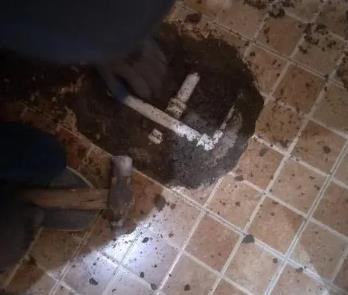 成都市卫生间漏水维修公司为您分享下卫生间渗水如何处理及注意事项
