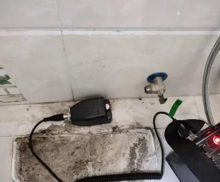 成都市屋顶漏水维修公司分享下卫生间漏水的危害及解决方法